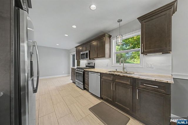 4 Michael Court, Hamburg, NJ 07419