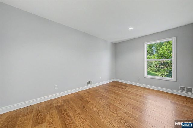 4 Michael Court, Hamburg, NJ 07419