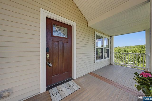 4 Michael Court, Hamburg, NJ 07419
