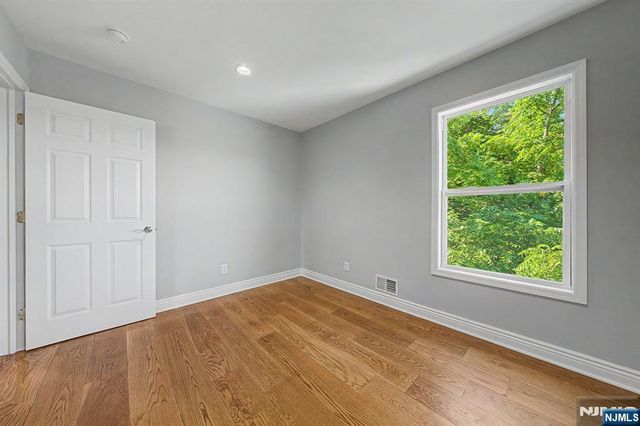 4 Michael Court, Hamburg, NJ 07419