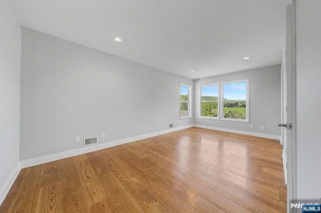 4 Michael Court, Hamburg, NJ 07419