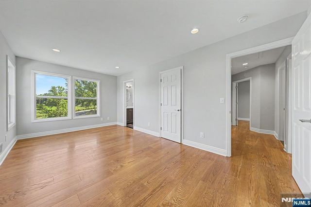 4 Michael Court, Hamburg, NJ 07419