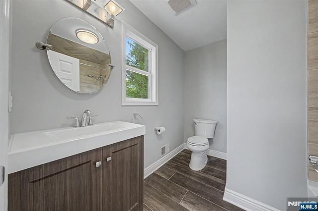 4 Michael Court, Hamburg, NJ 07419
