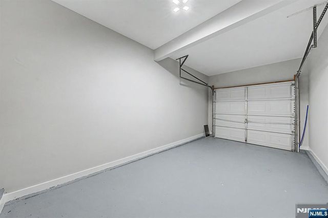 4 Michael Court, Hamburg, NJ 07419