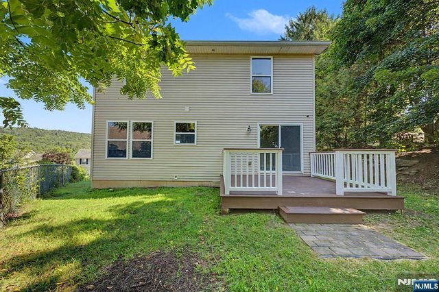 4 Michael Court, Hamburg, NJ 07419