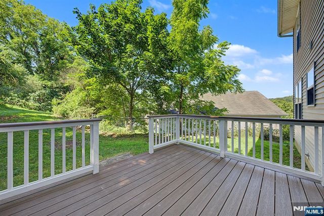 4 Michael Court, Hamburg, NJ 07419