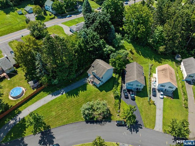 4 Michael Court, Hamburg, NJ 07419