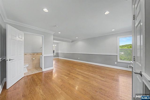 4 Michael Court, Hamburg, NJ 07419