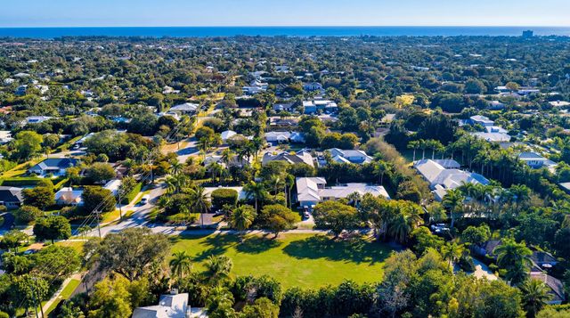 1010 Hibiscus Lane, Delray Beach, FL 33444