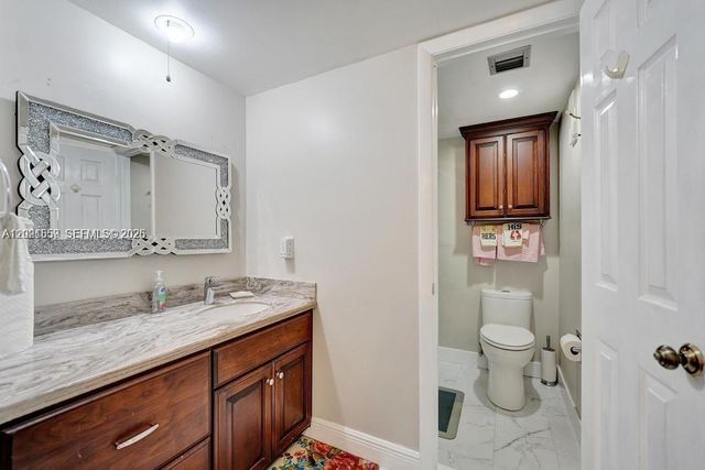 1502 Whitehall Dr 305, Davie, FL 33324