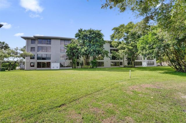 1502 Whitehall Dr 305, Davie, FL 33324