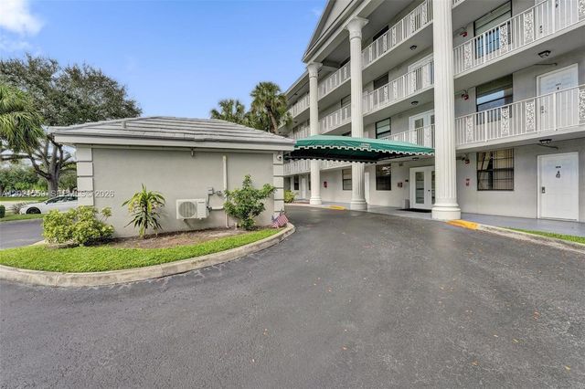 1502 Whitehall Dr 305, Davie, FL 33324
