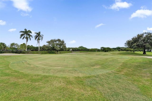 1502 Whitehall Dr 305, Davie, FL 33324