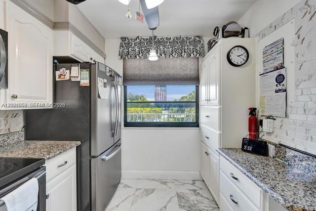1502 Whitehall Dr 305, Davie, FL 33324