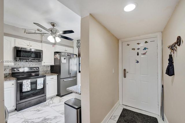 1502 Whitehall Dr 305, Davie, FL 33324