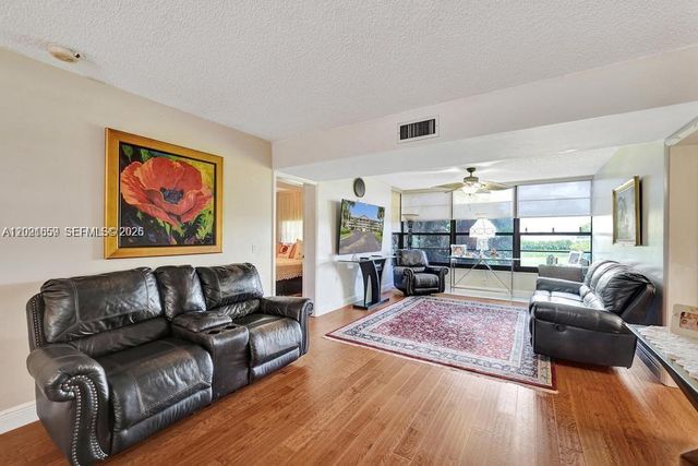 1502 Whitehall Dr 305, Davie, FL 33324