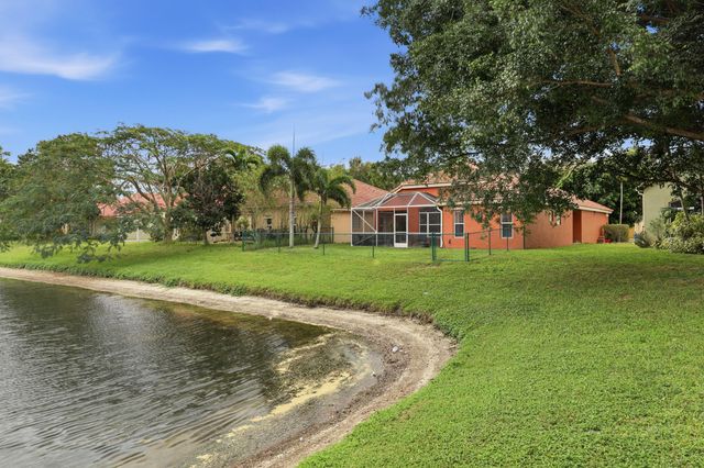 2013 Bonisle Circle, Riviera Beach, FL 33418