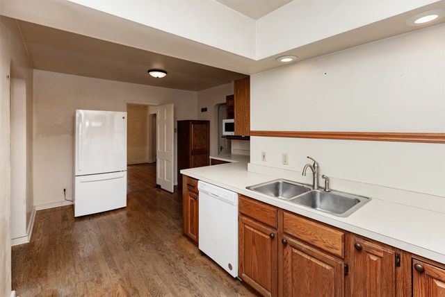 2010 44th Street, Des Moines, IA 50310