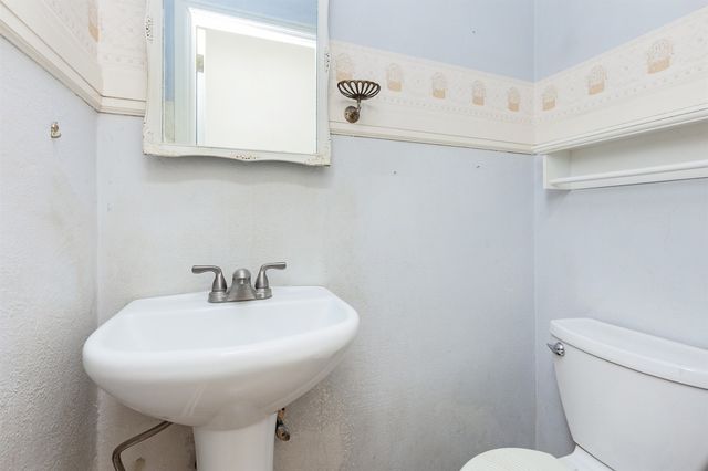 2010 44th Street, Des Moines, IA 50310