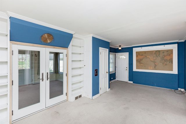 2010 44th Street, Des Moines, IA 50310