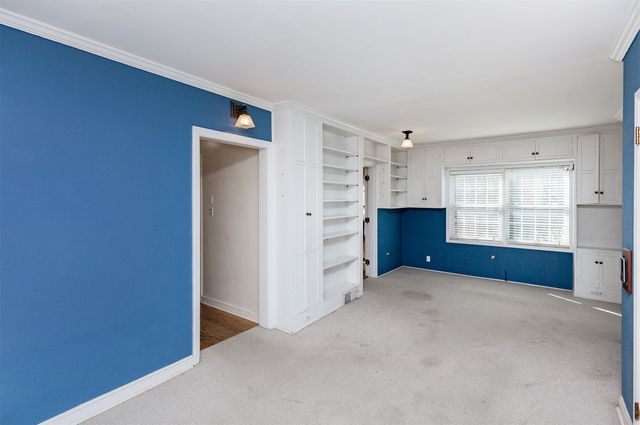 2010 44th Street, Des Moines, IA 50310