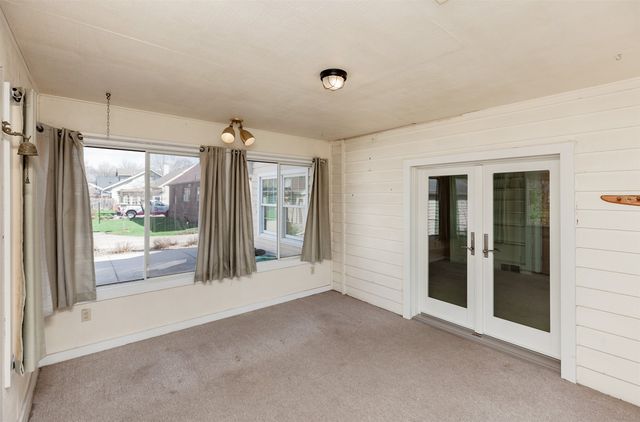 2010 44th Street, Des Moines, IA 50310