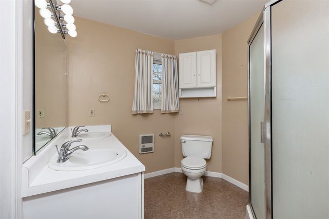 2010 44th Street, Des Moines, IA 50310