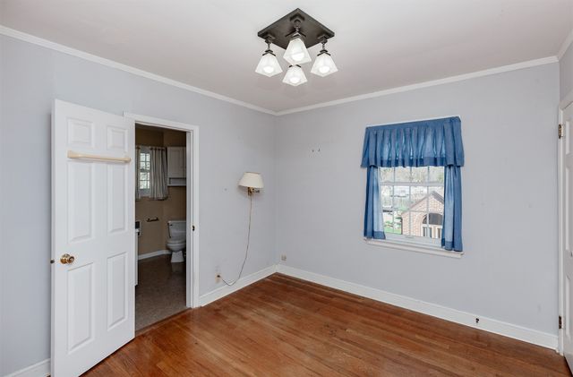 2010 44th Street, Des Moines, IA 50310