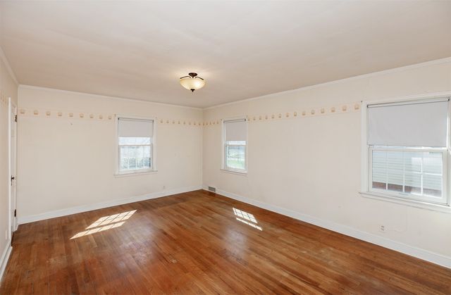 2010 44th Street, Des Moines, IA 50310