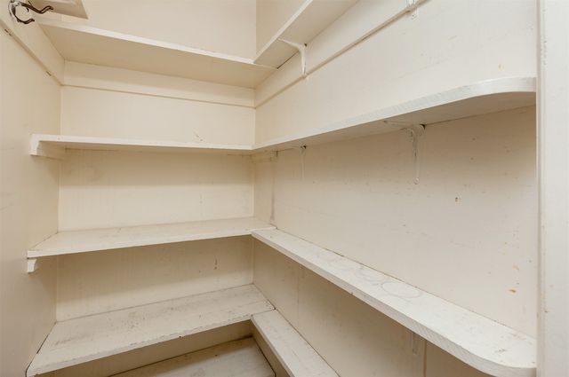 2010 44th Street, Des Moines, IA 50310