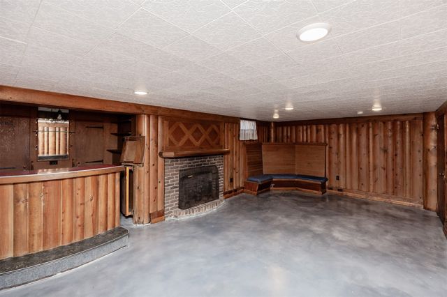 2010 44th Street, Des Moines, IA 50310