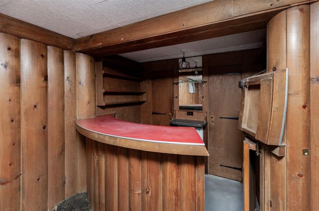 2010 44th Street, Des Moines, IA 50310