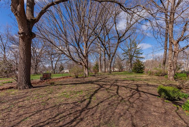 2010 44th Street, Des Moines, IA 50310