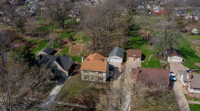 2010 44th Street, Des Moines, IA 50310