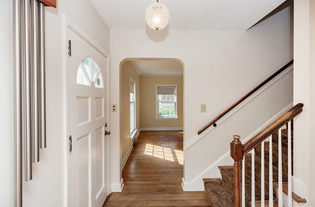 2010 44th Street, Des Moines, IA 50310