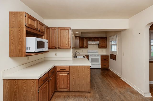 2010 44th Street, Des Moines, IA 50310