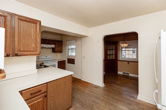 2010 44th Street, Des Moines, IA 50310