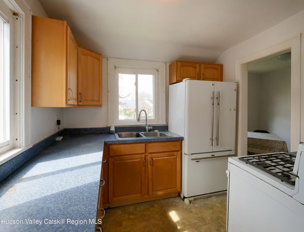 29 Ten Broeck Avenue, Hudson, NY 12534