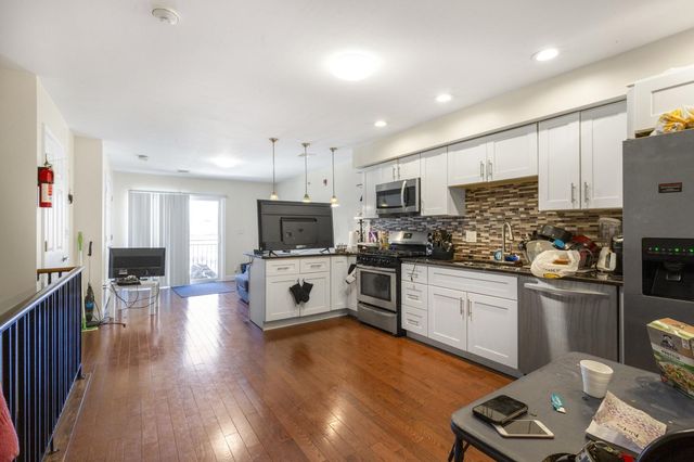 1802 E HUNTINGDON ST, Philadelphia, PA 19125