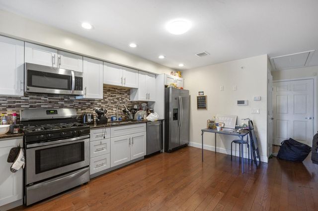 1802 E HUNTINGDON ST, Philadelphia, PA 19125