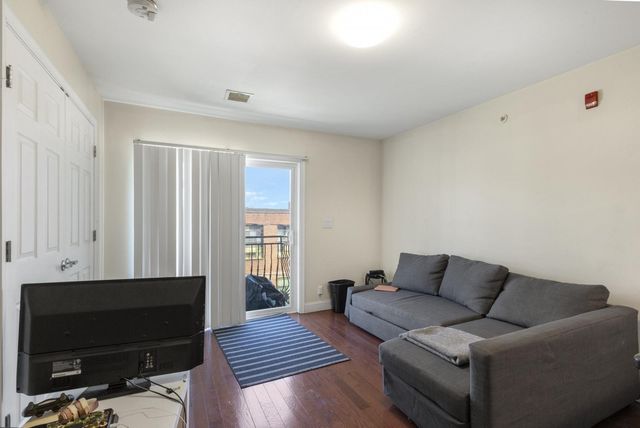 1802 E HUNTINGDON ST, Philadelphia, PA 19125