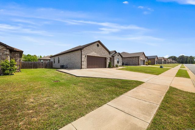 33 Cimarron Cir, Cabot, AR 72023