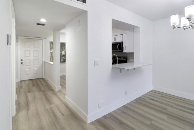 7270 Ashford Place 106, Delray Beach, FL 33446