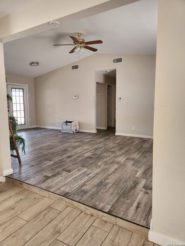 5815 Kim Valley, San Antonio, TX 78242