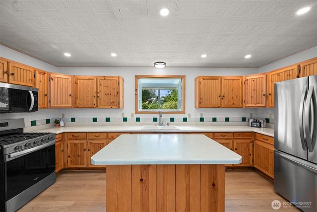 2438 N Bakerview Park Drive, Ferndale, WA 98248