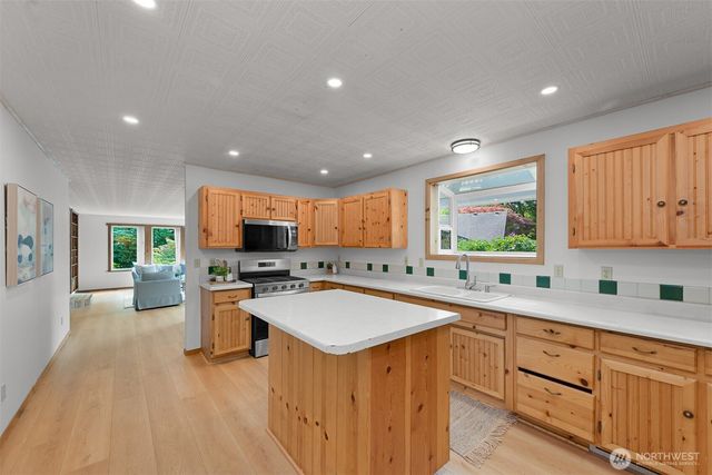 2438 N Bakerview Park Drive, Ferndale, WA 98248