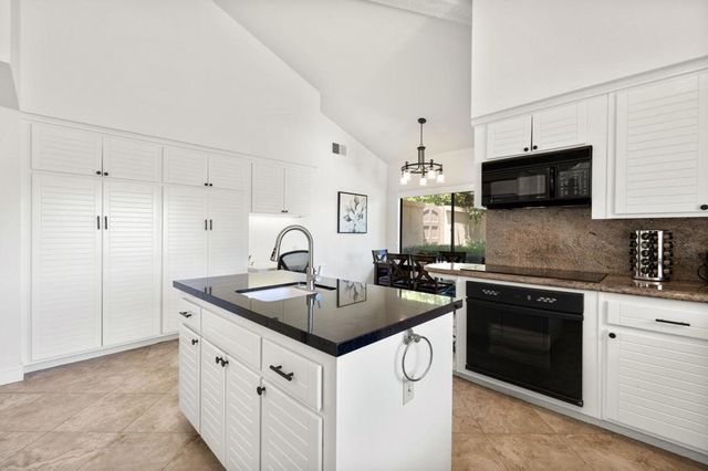 54612 Inverness Way, La Quinta, CA 92253