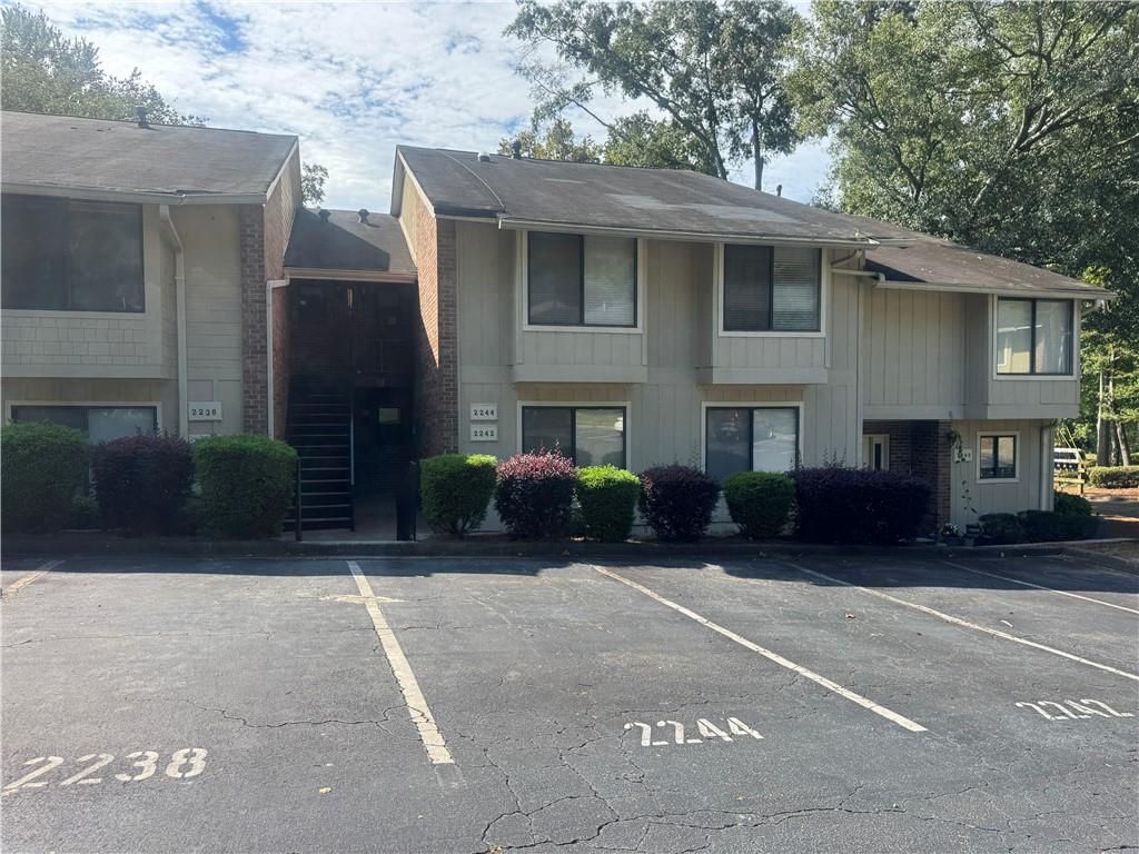 2238 Surrey SE Court, Marietta, GA 30067