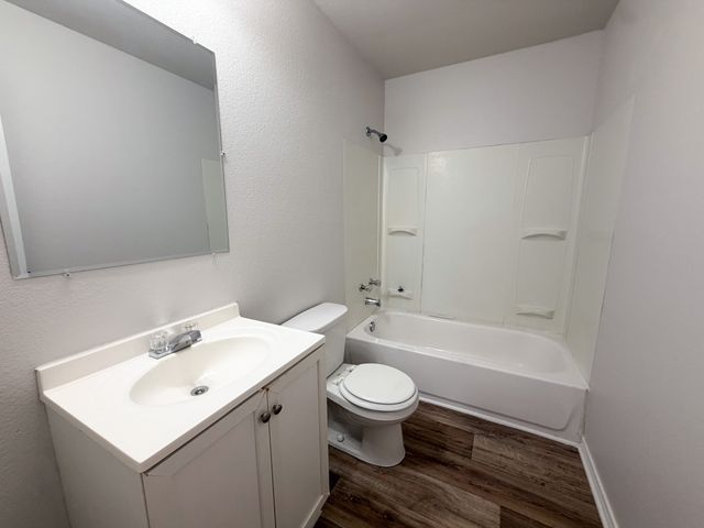 1309 N Clay Street, Ennis, TX 75119