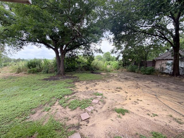 1309 N Clay Street, Ennis, TX 75119